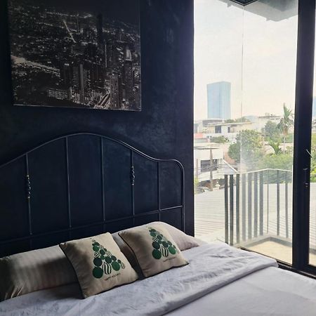 The Local Ari Hostel Bangkok Exterior photo
