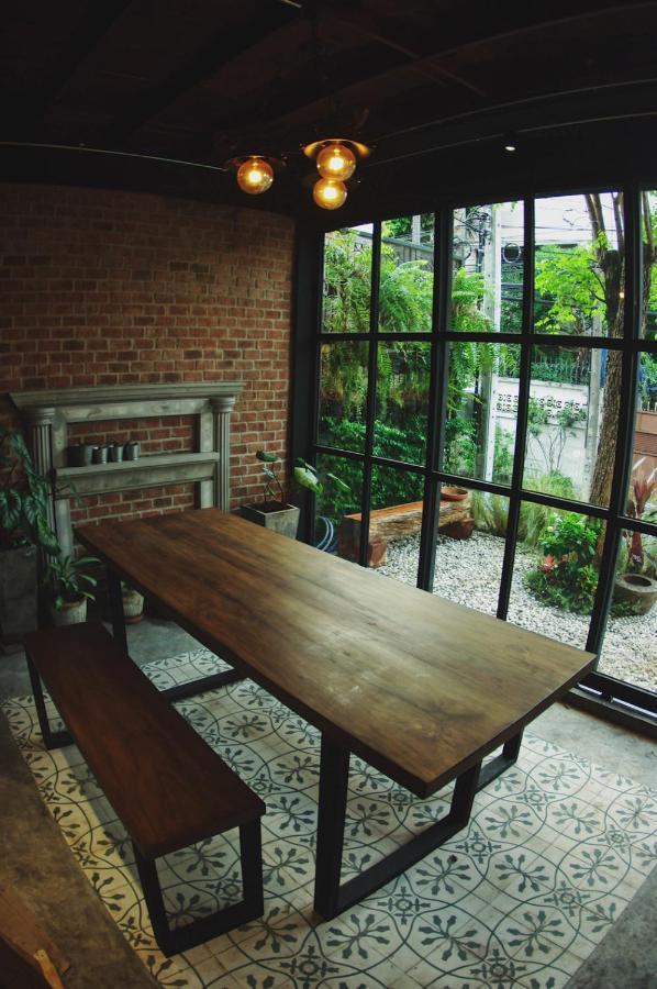 The Local Ari Hostel Bangkok Exterior photo