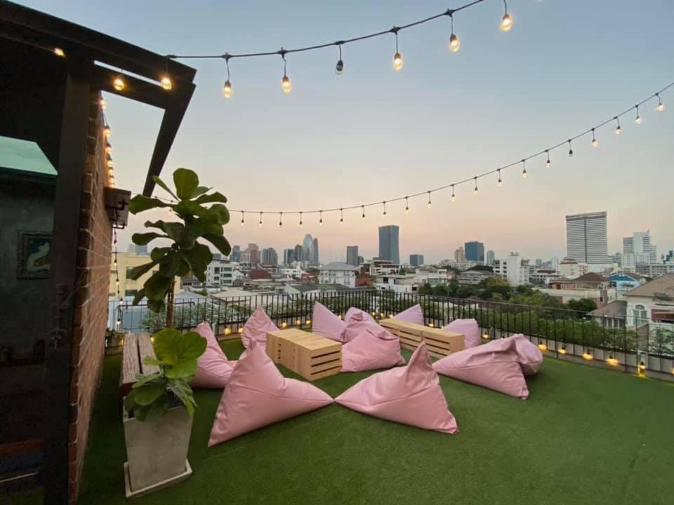 The Local Ari Hostel Bangkok Exterior photo