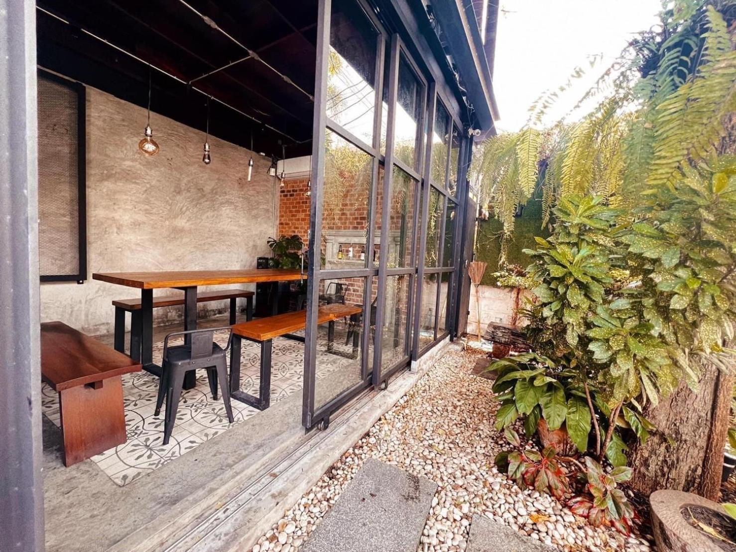 The Local Ari Hostel Bangkok Exterior photo