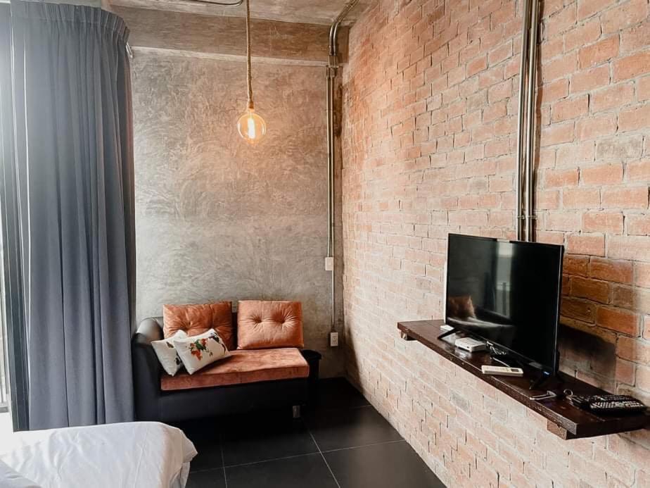 The Local Ari Hostel Bangkok Exterior photo